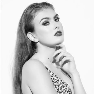 Meet your Posher, Hali